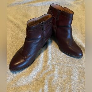 Women’s Vionic Trinity brown leather ankle boots size 8